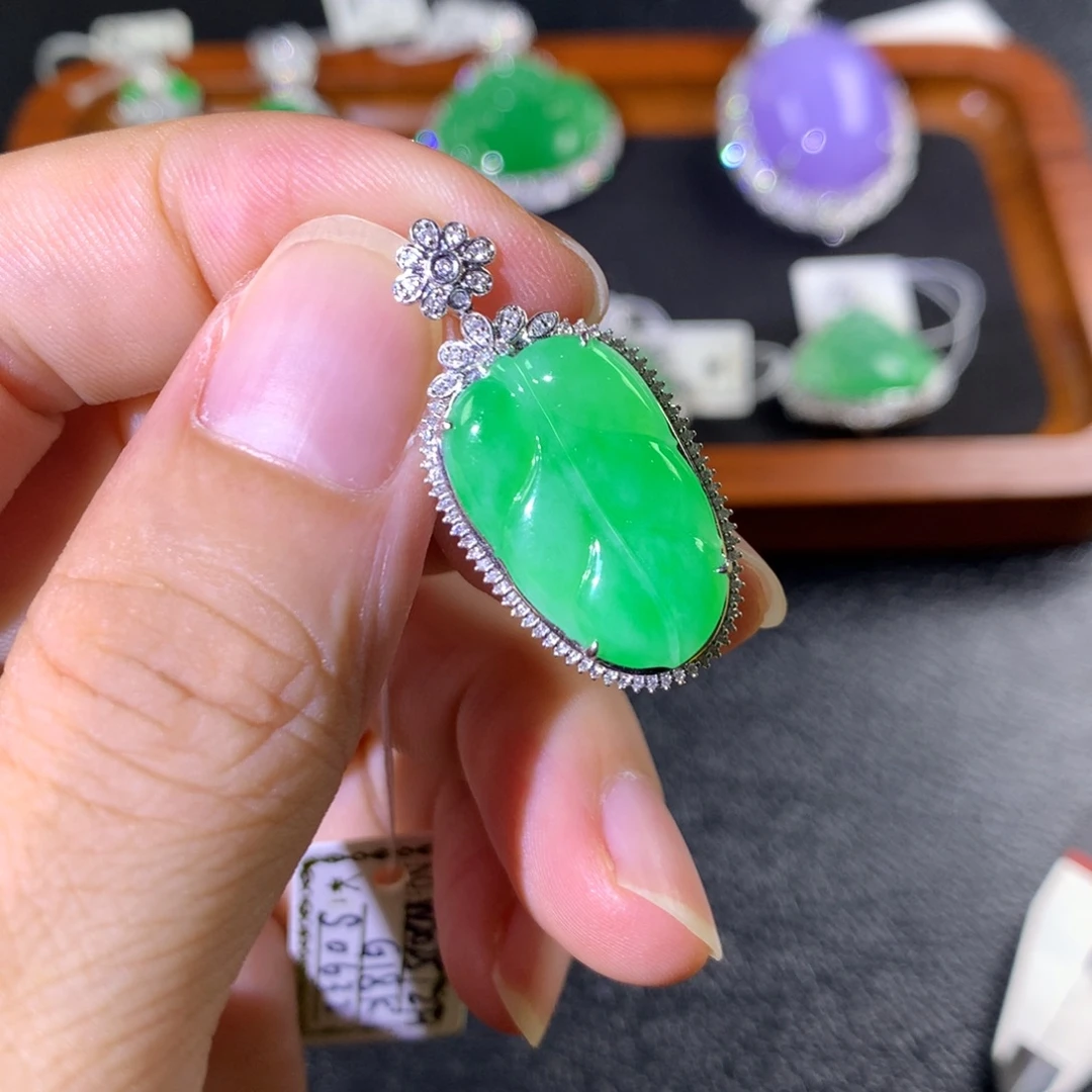 颈饰18K金镶嵌翡翠翡翠