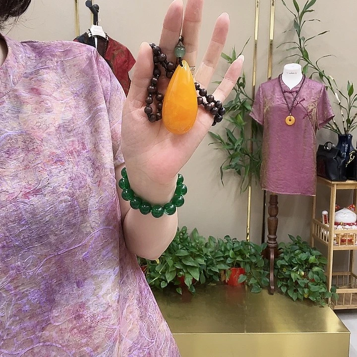 时尚女装搭配挂链