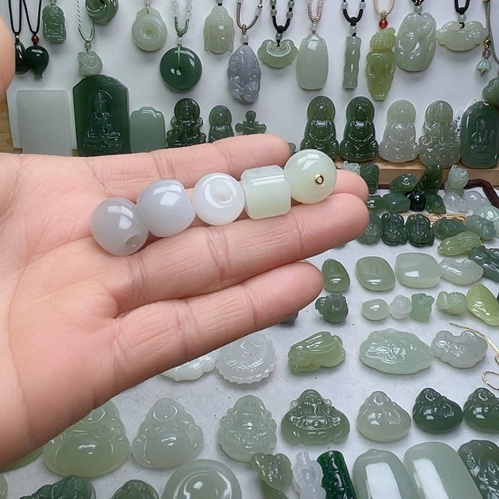 和田玉未镶嵌颈饰