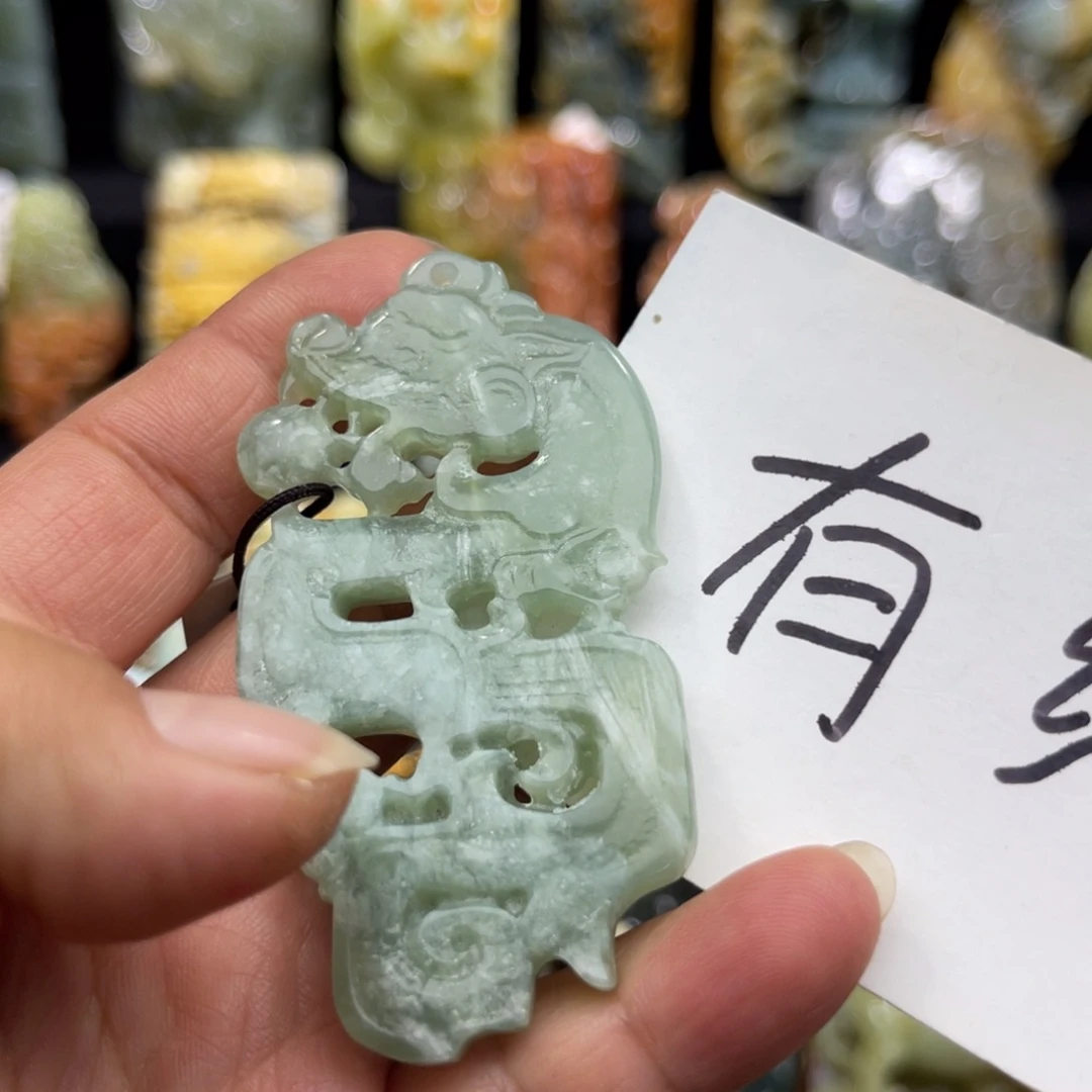 蛇纹石玉未镶嵌颈饰