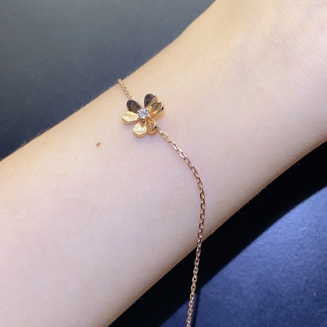 手链18K金镶嵌钻石小三叶草k玫