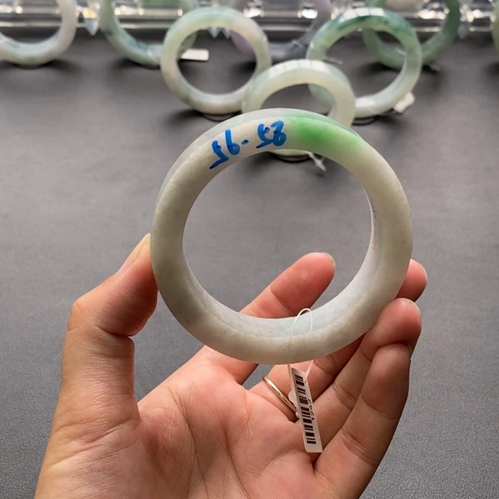 未镶嵌翡翠手镯定制翡翠