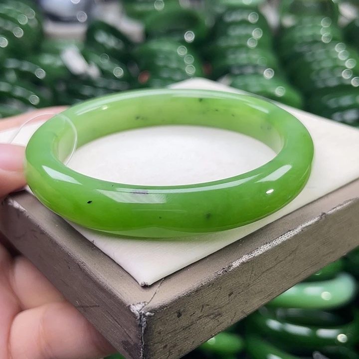 未镶嵌手镯和田玉（碧玉）