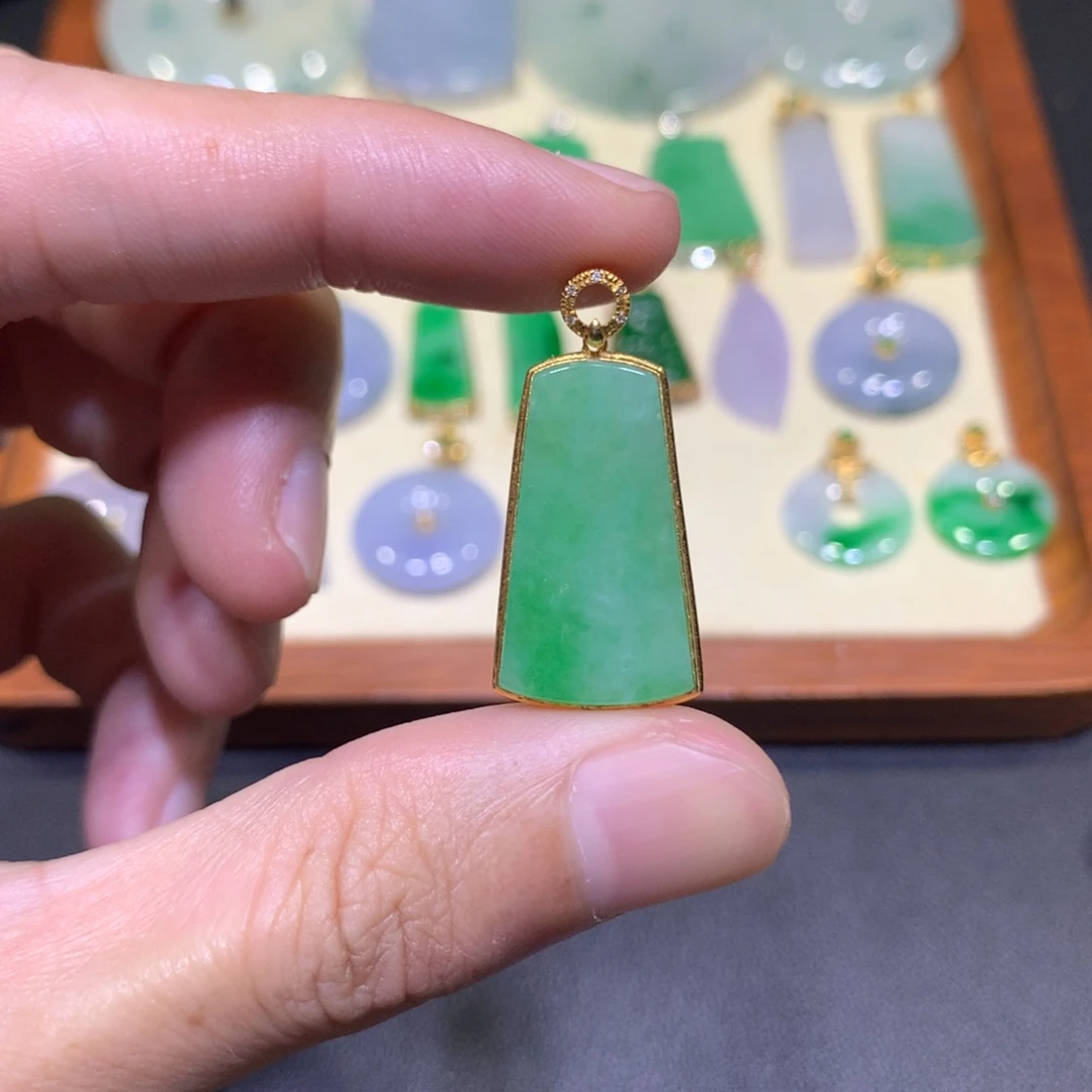 吊坠(不含链)18K金镶嵌翡翠