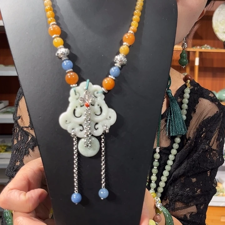 颈饰未镶嵌和田玉（糖玉）