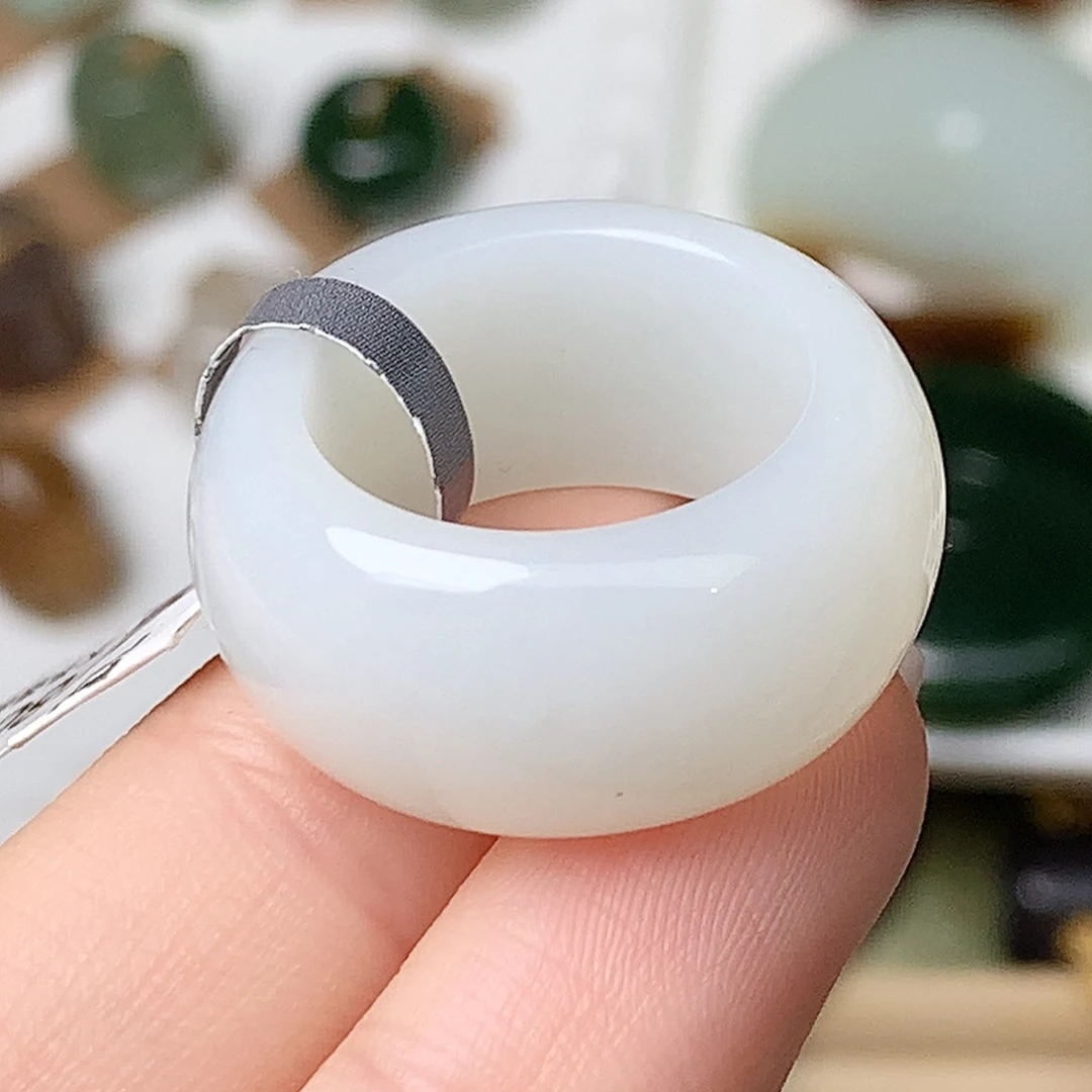 未镶嵌戒指和田玉