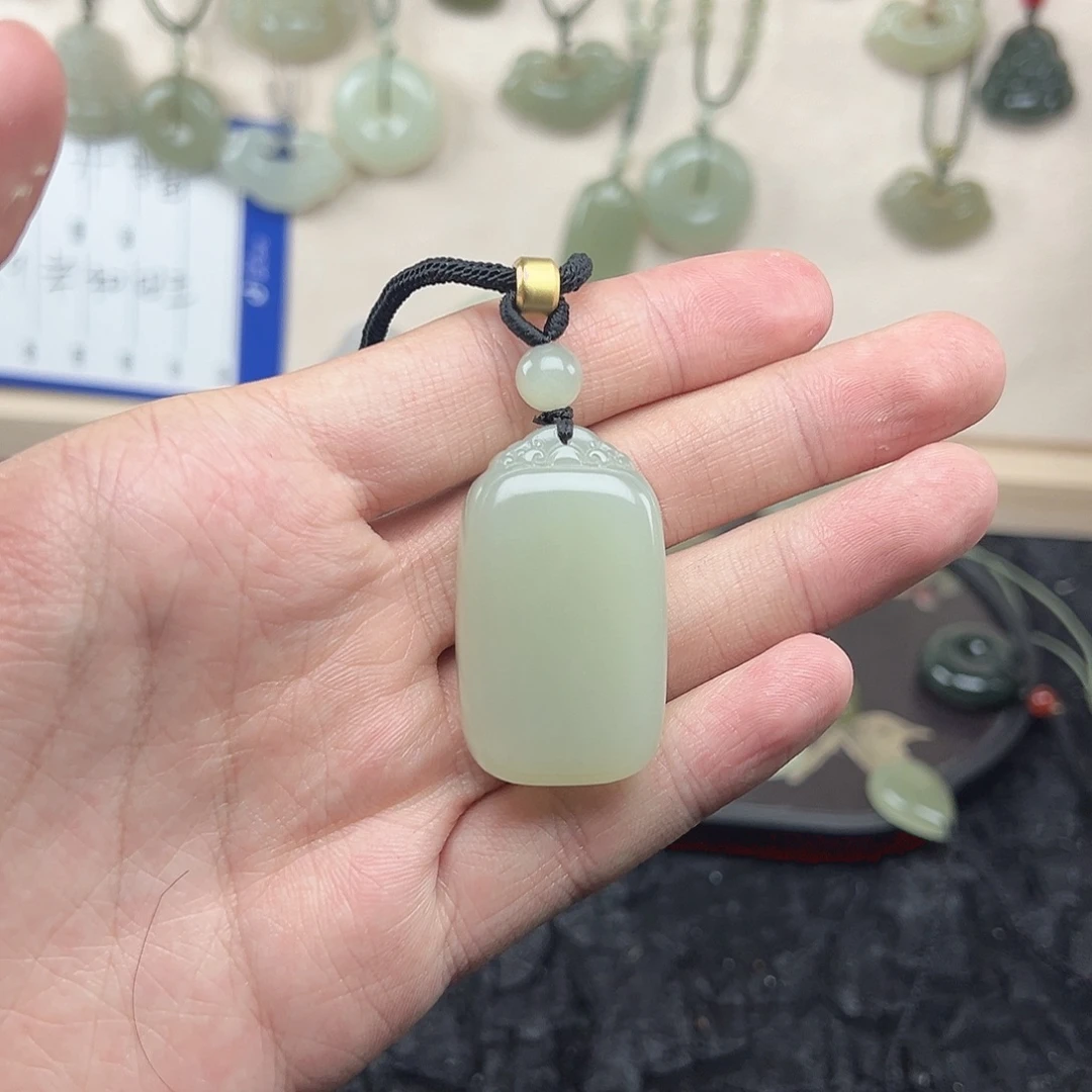颈饰未镶嵌和田玉
