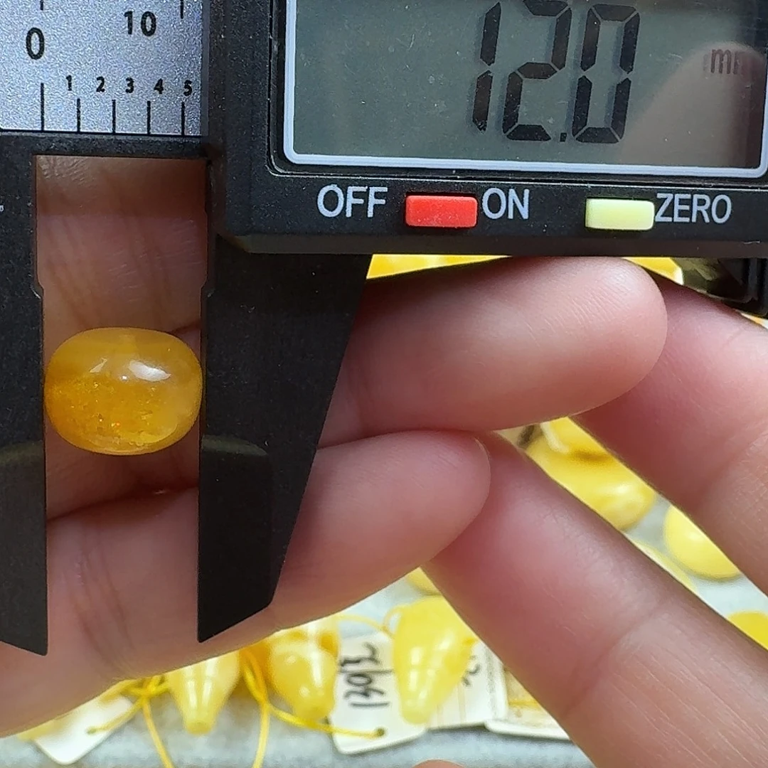 蜜蜡未镶嵌裸石35杂