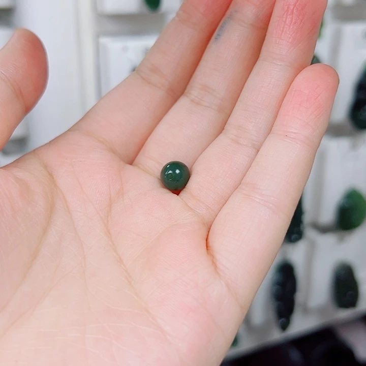 蛇纹石玉颈饰未镶嵌啊****?