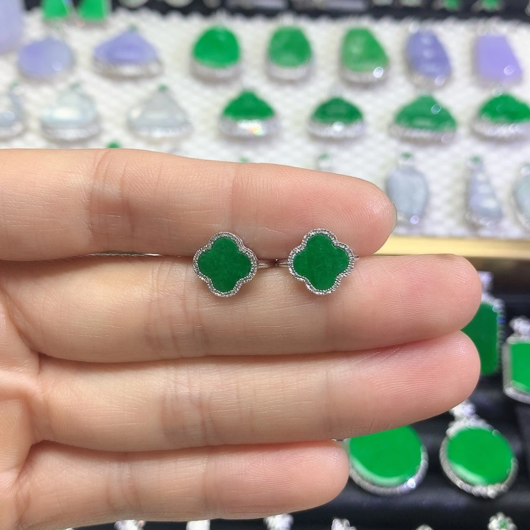 颈饰18K金镶嵌翡翠吊坠