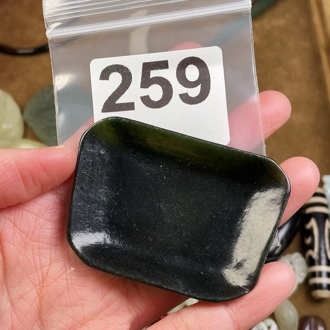 z***a和田玉（糖玉）未镶嵌颈饰