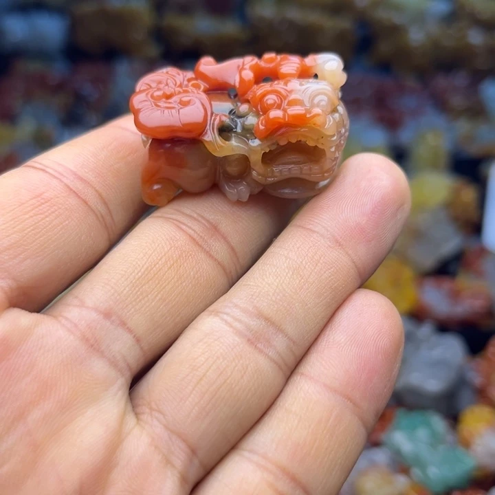 石英质玉（黄龙玉）未镶嵌颈饰