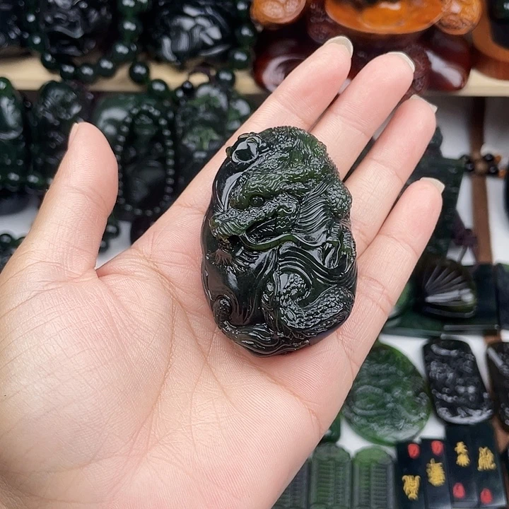 蔚***秀未镶嵌蛇纹石玉手串泰山玉龙