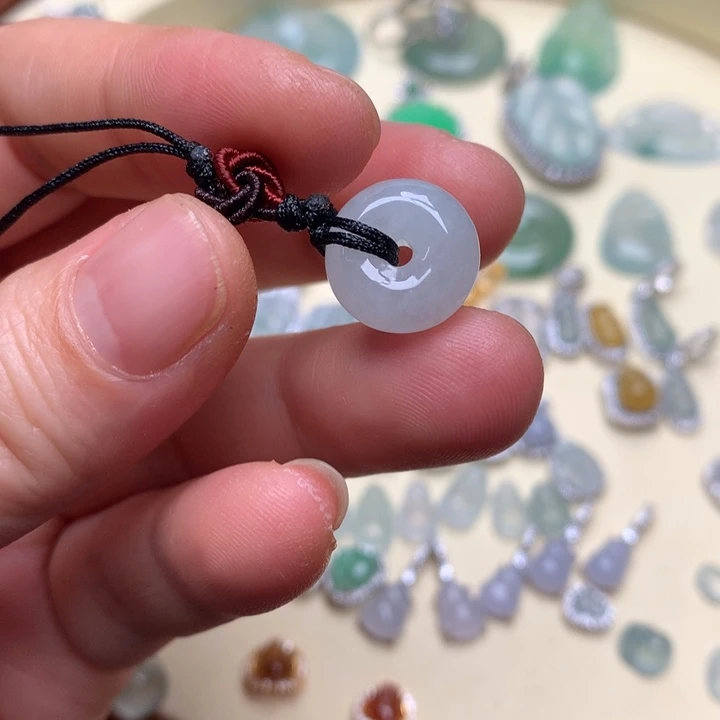 翡翠颈饰未镶嵌翡翠平安扣