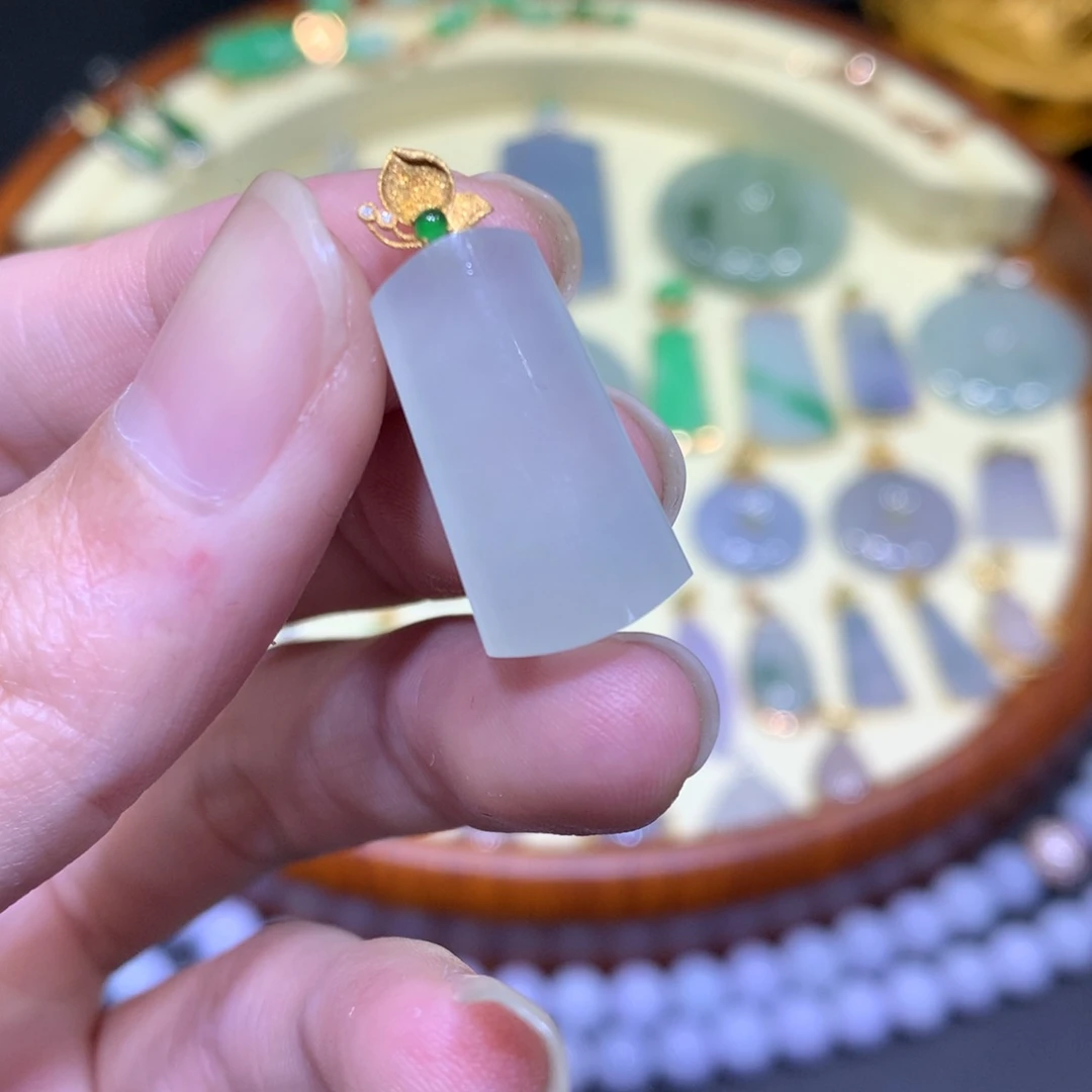 翡翠吊坠(不含链)18K金镶嵌