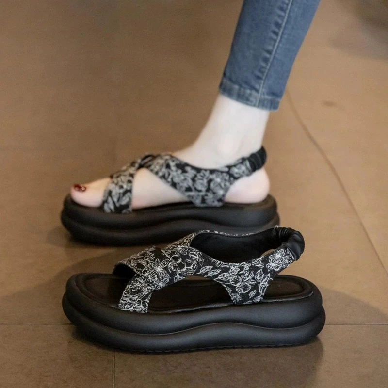 罗马配裙子凉鞋女夏季外穿2025新款仙女风爆款软底超火厚底沙滩鞋