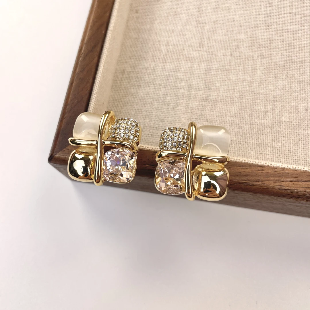 铜合金锆石耳饰 买三送一1126 手工气质轻奢副复古法式耳钉耳扣