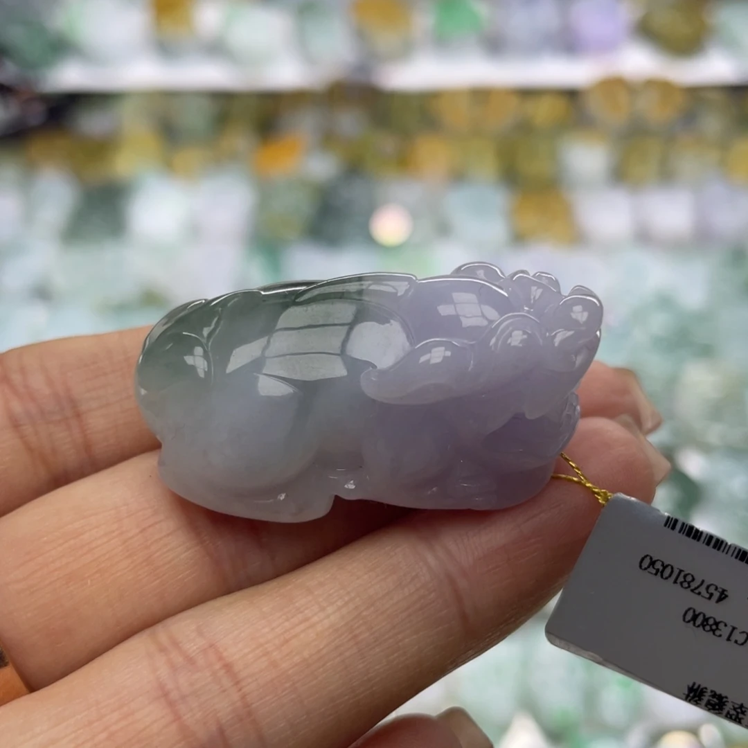 翡翠未镶嵌颈饰貔貅