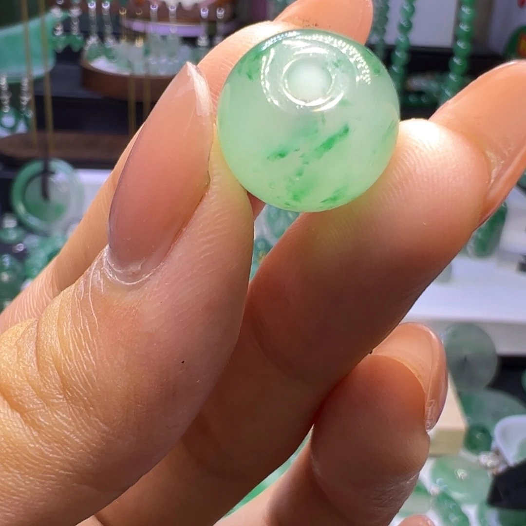 石英质玉（非洲翠）未镶嵌颈饰