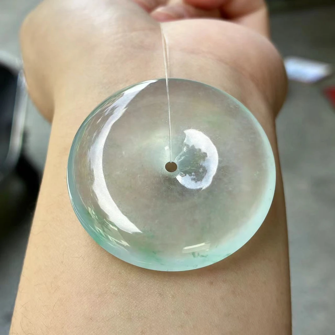 天然a货缅甸翡翠自然光高冰飘绿平安扣吊坠 胶感十足尺寸40.6/7.1