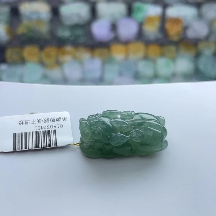 翡翠颈饰未镶嵌貔貅