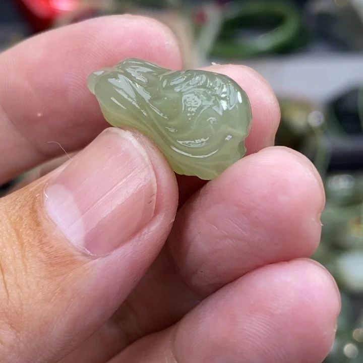 推***》颈饰未镶嵌和田玉