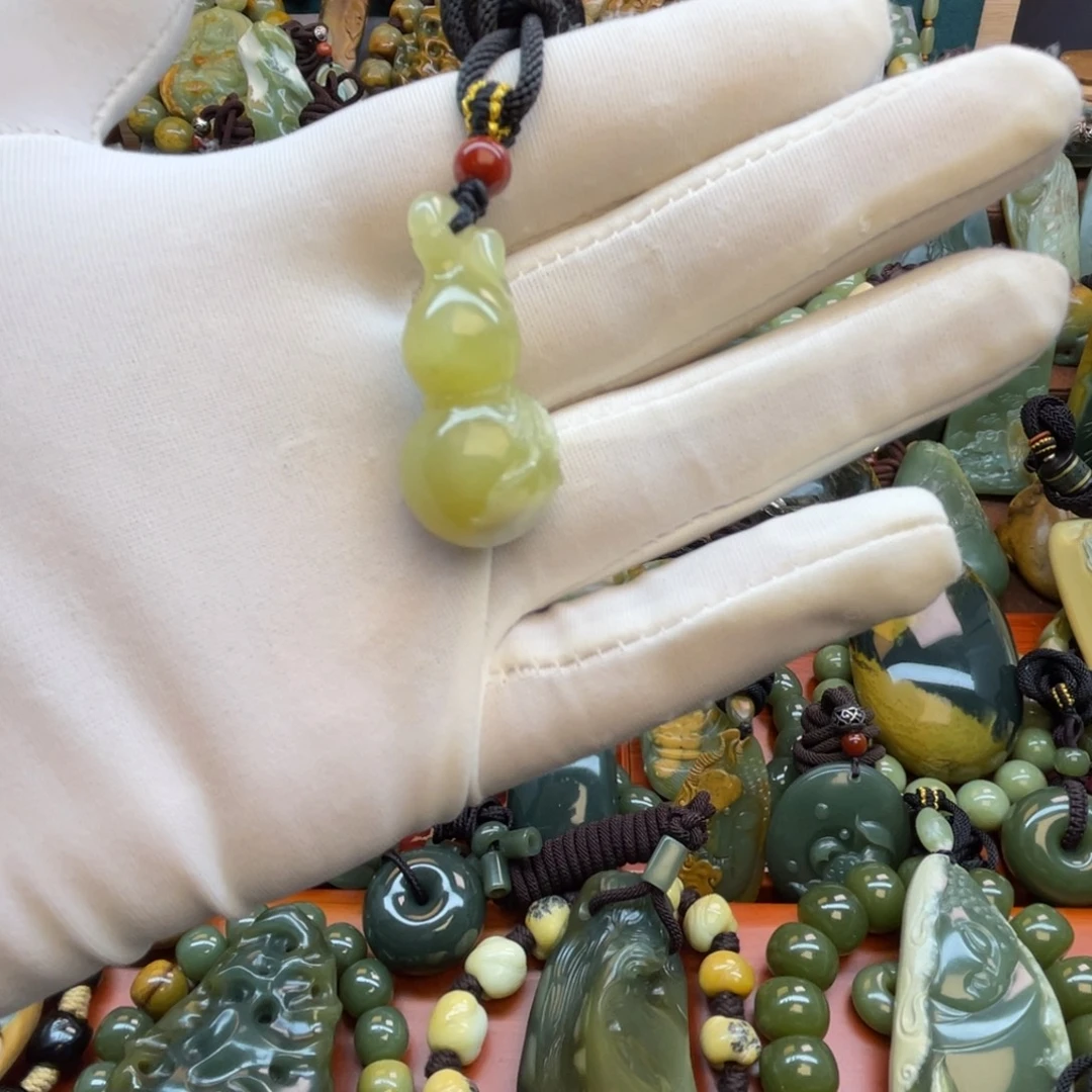 岫岩老玉（透闪石质玉）未镶嵌颈饰