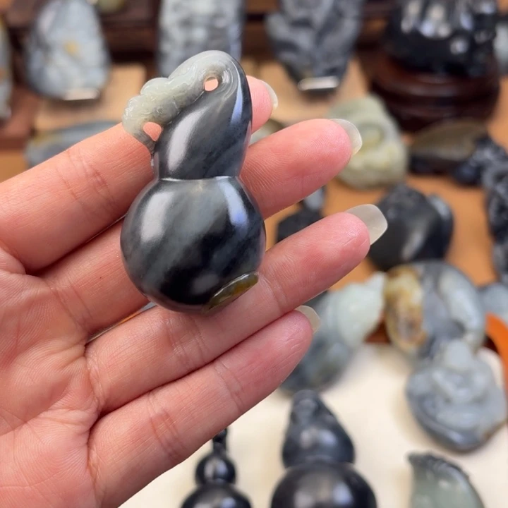 车***风和田玉未镶嵌颈饰