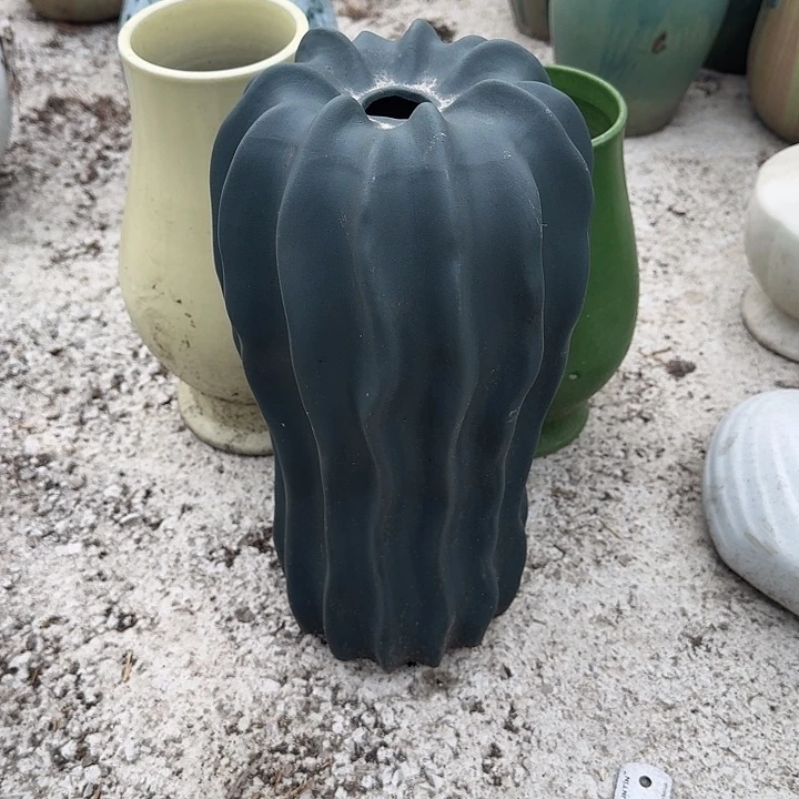 微瑕景德镇陶瓷手工花瓶