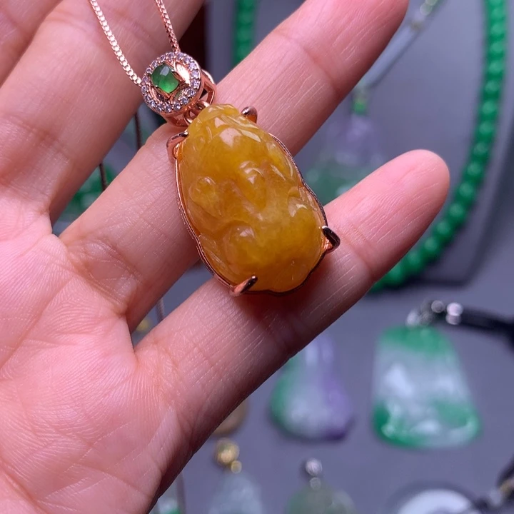 翡翠未镶嵌吊坠(赠链)