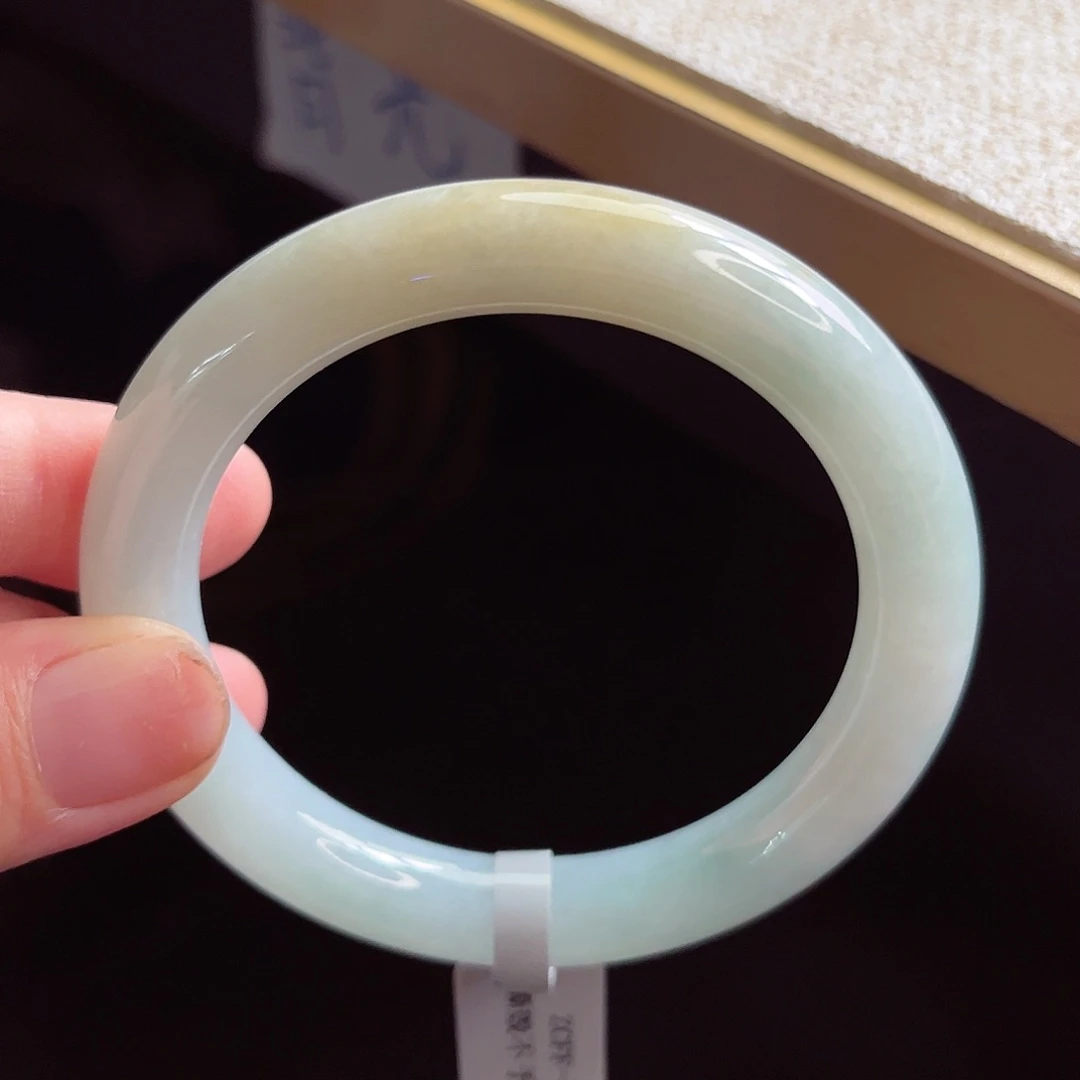 翡翠手镯未镶嵌手镯