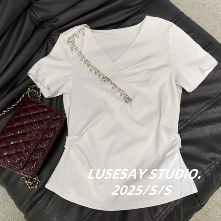 LUSESAY 设计感V领重工刺绣 夏季2025新款 短袖t恤女百搭掐腰上衣