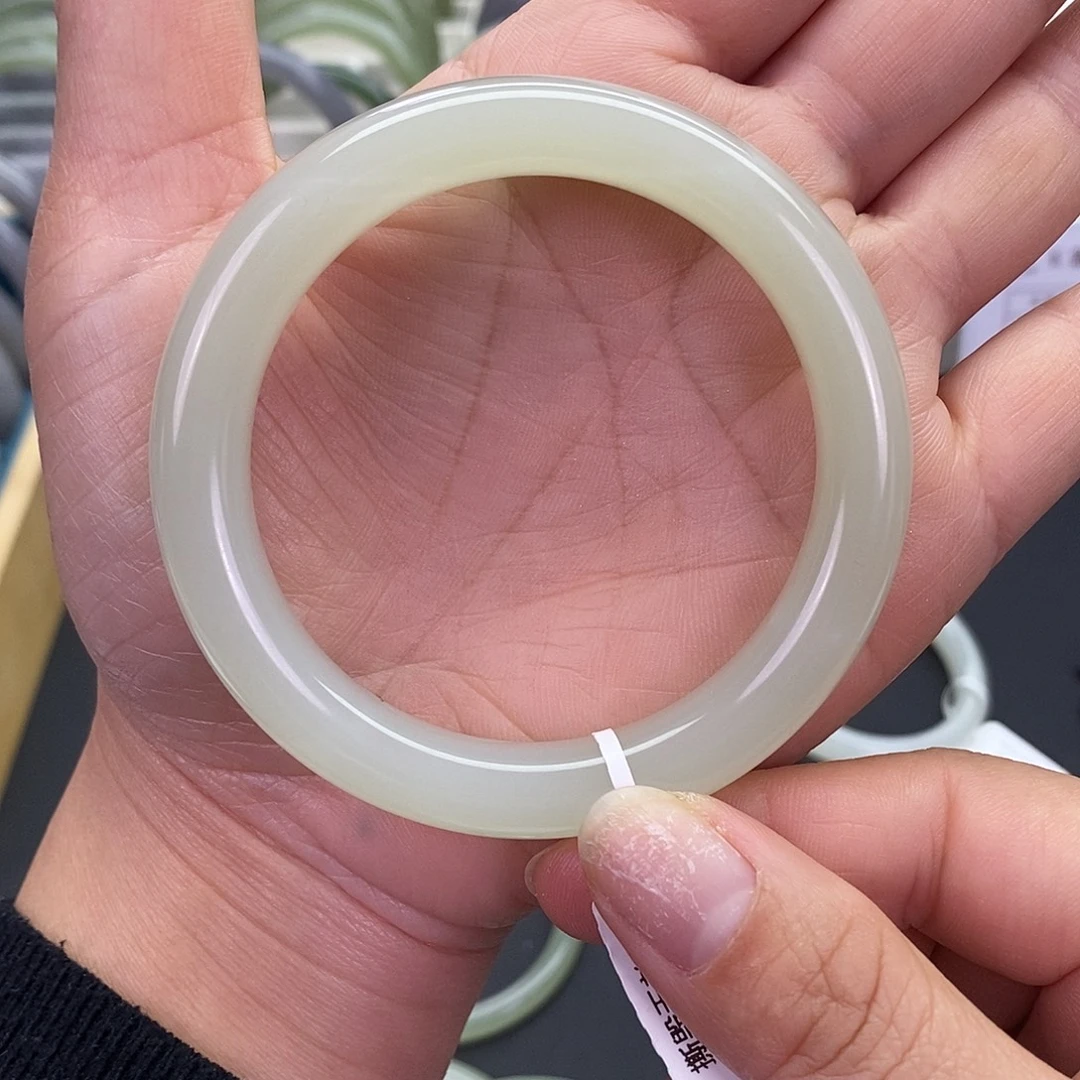 和田玉未镶嵌手镯55.56