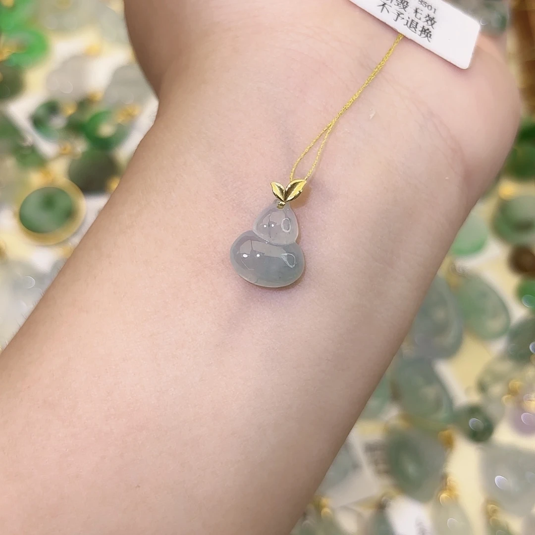 颈饰18K金镶嵌翡翠葫芦