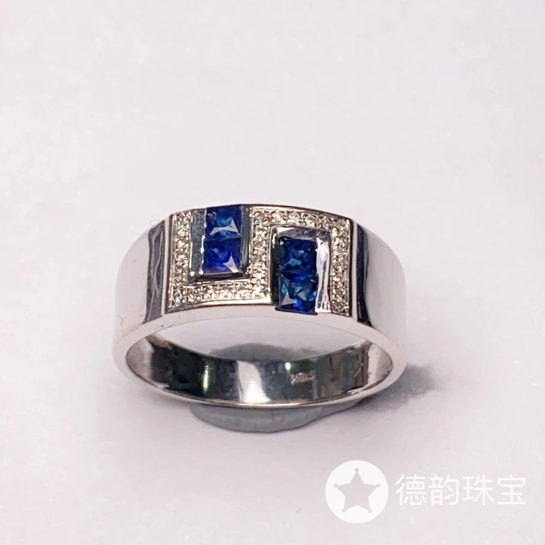 18K金镶嵌蓝宝石戒指