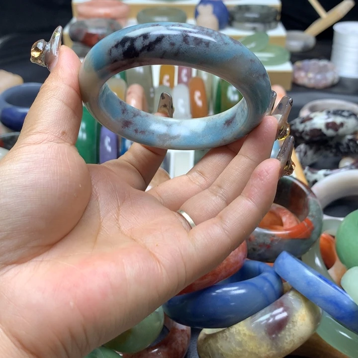 未镶嵌手镯石英质玉黑***妞