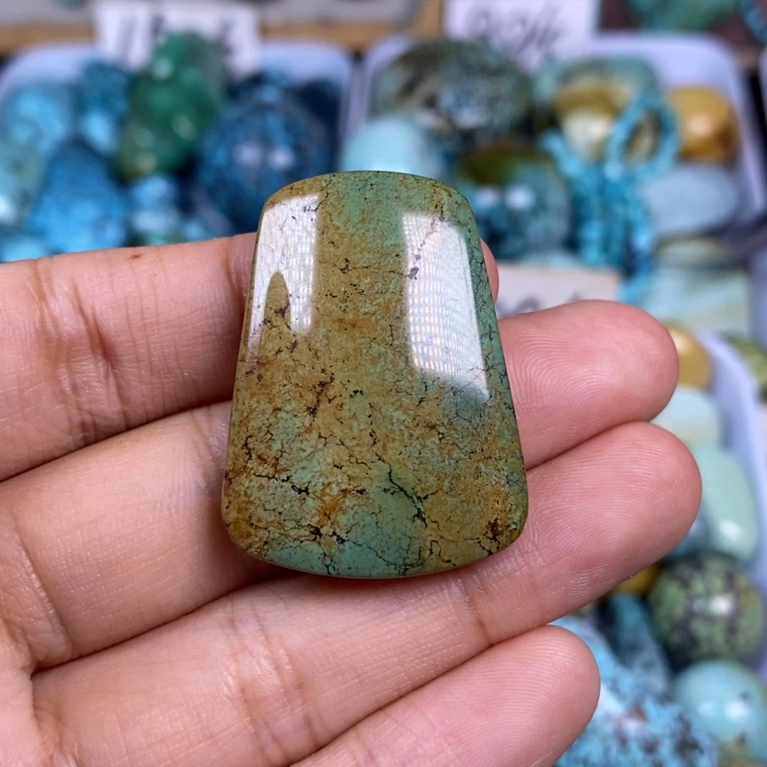 绿松石未镶嵌颈饰