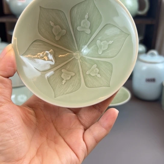 小****微瑕豆绿手工斗笠杯