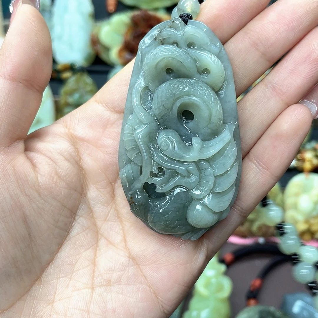 蛇纹石玉颈饰未镶嵌