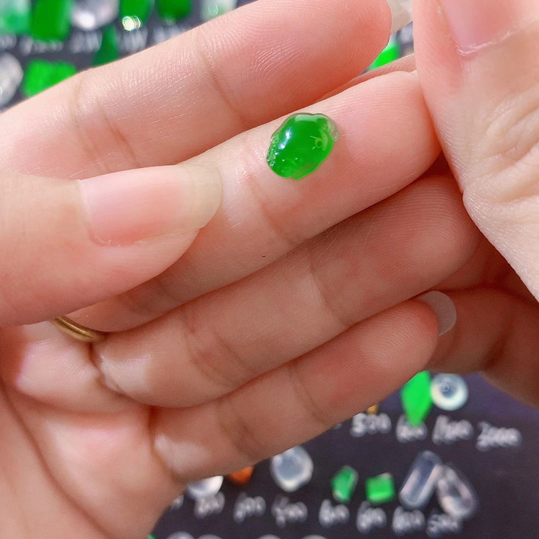 翡翠未镶嵌颈饰绿金蟾