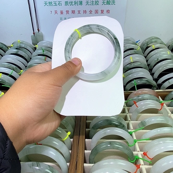 未镶嵌手镯石英质玉
