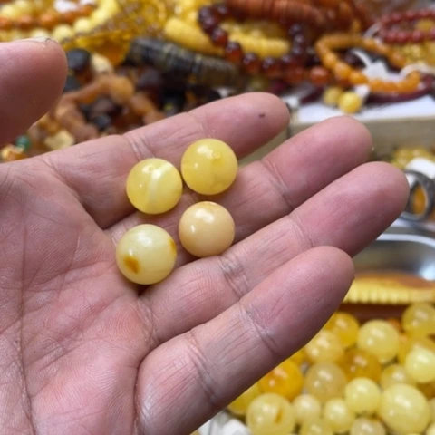 手串琥珀未镶嵌雁**毛吊坠