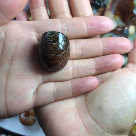 岫岩河磨玉（透闪石质玉）未镶嵌手机链忘****岸