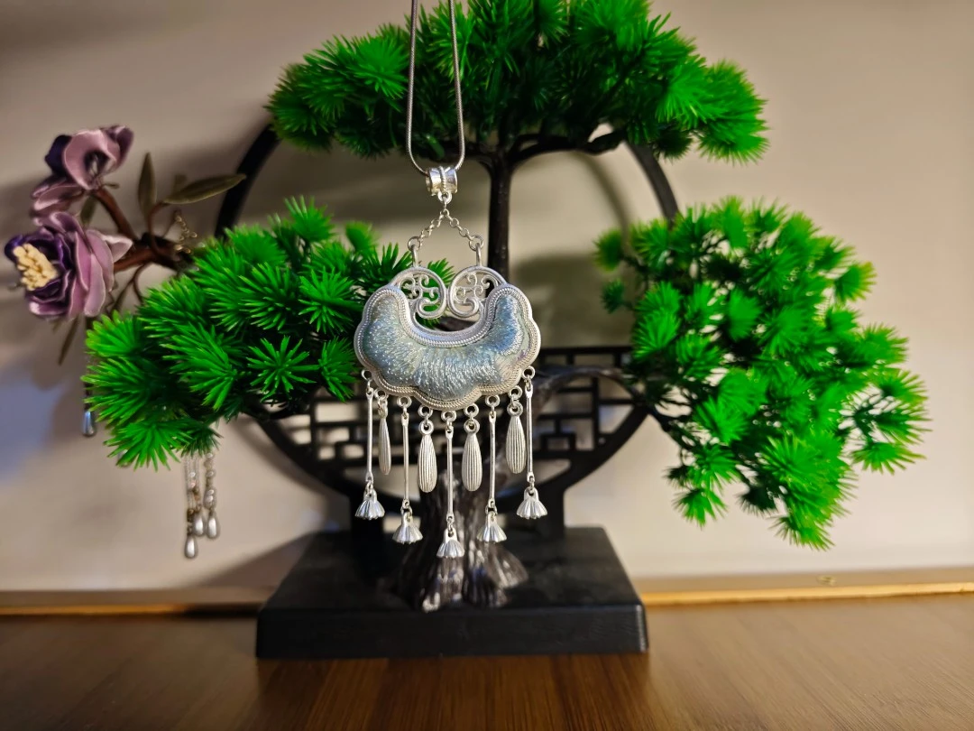 非遗苗绣搭配项圈软链条民族风手工刺绣祥云锁包吊坠