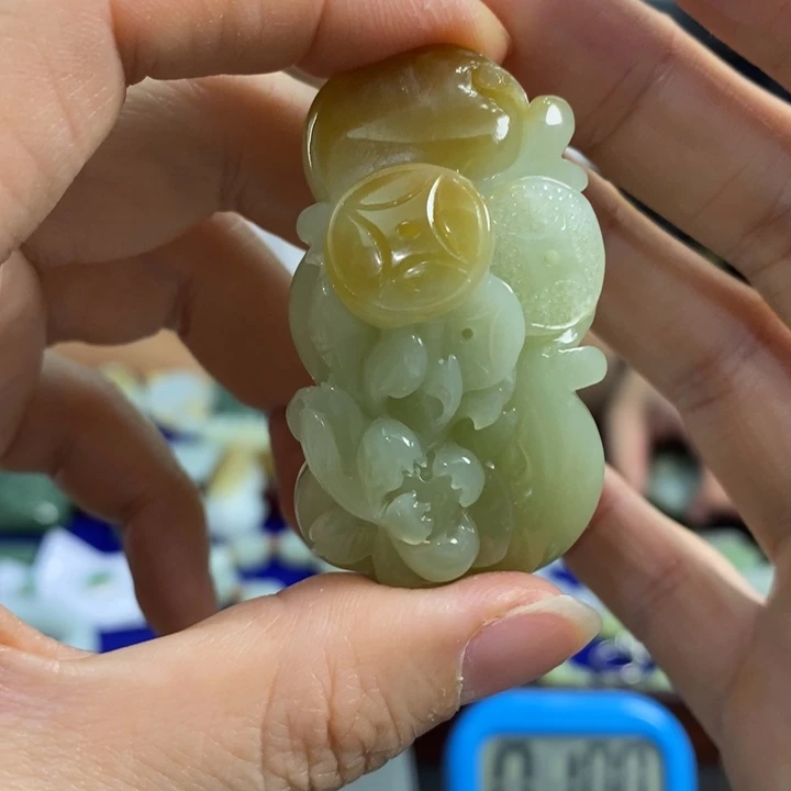 扬***香和田玉未镶嵌颈饰