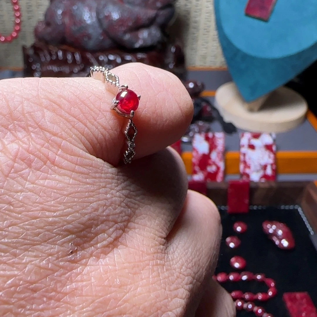 天然辰砂晶体戒指