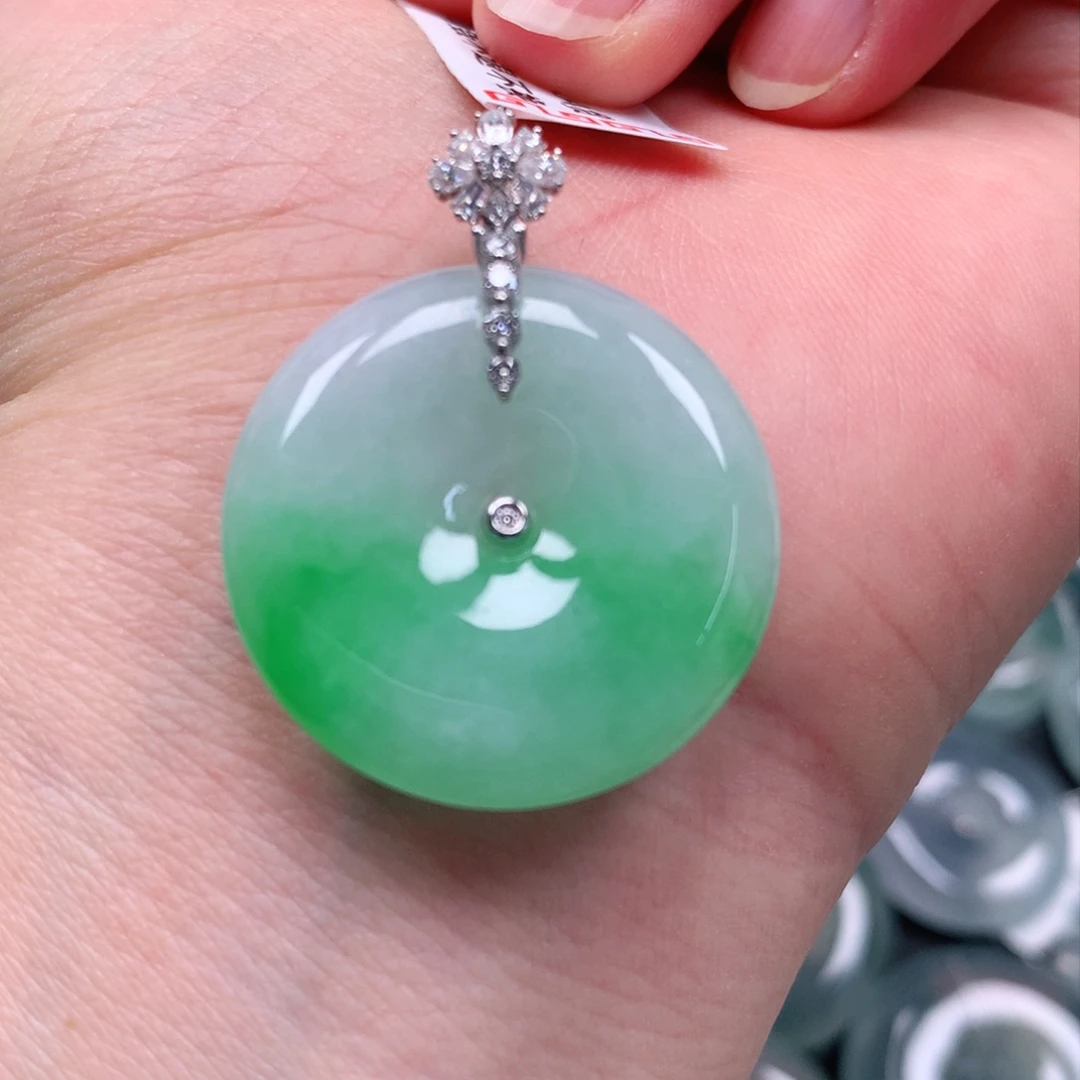 颈饰18K金镶嵌翡翠天然翡翠