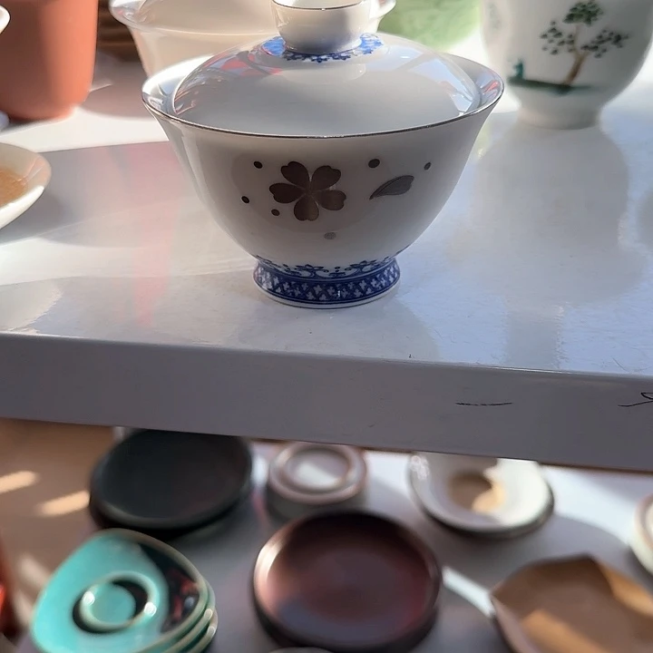 主人杯一个，瓷。。品茗瓷
