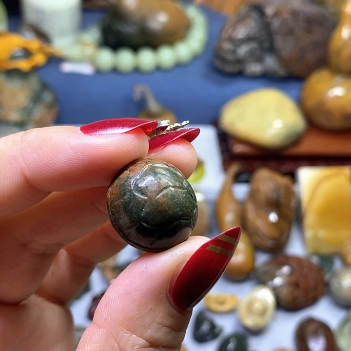 岫岩河磨玉（透闪石质玉）富甲特价未镶嵌