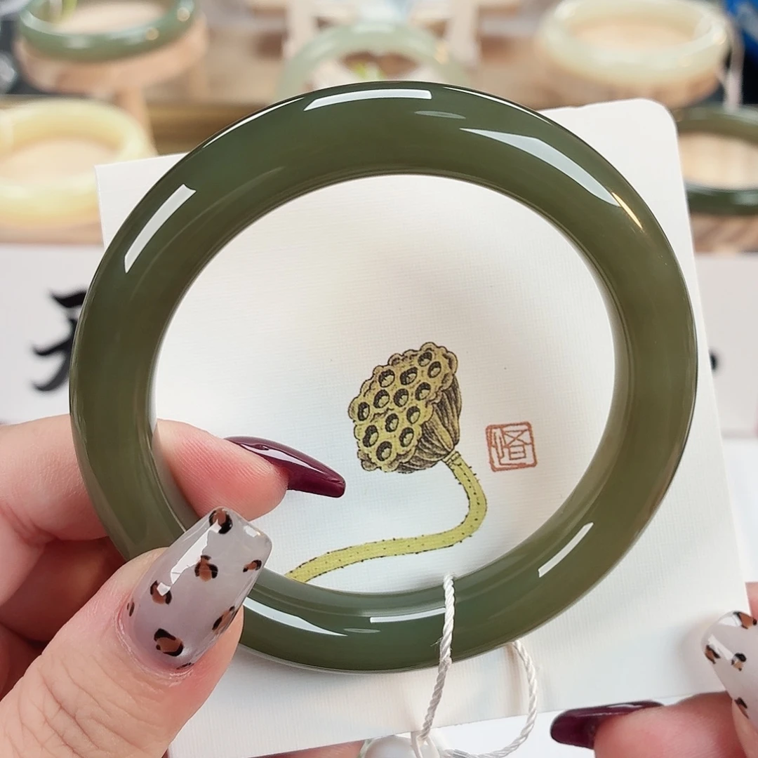 和田玉未镶嵌手镯